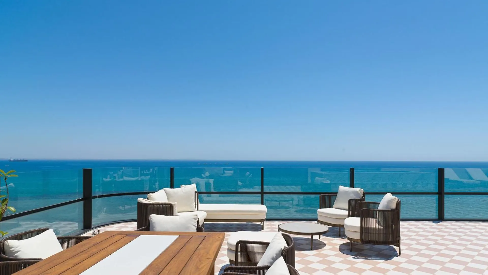 Aparthotel Liv Mackenzie Beach Suites Larnaca Adults Only